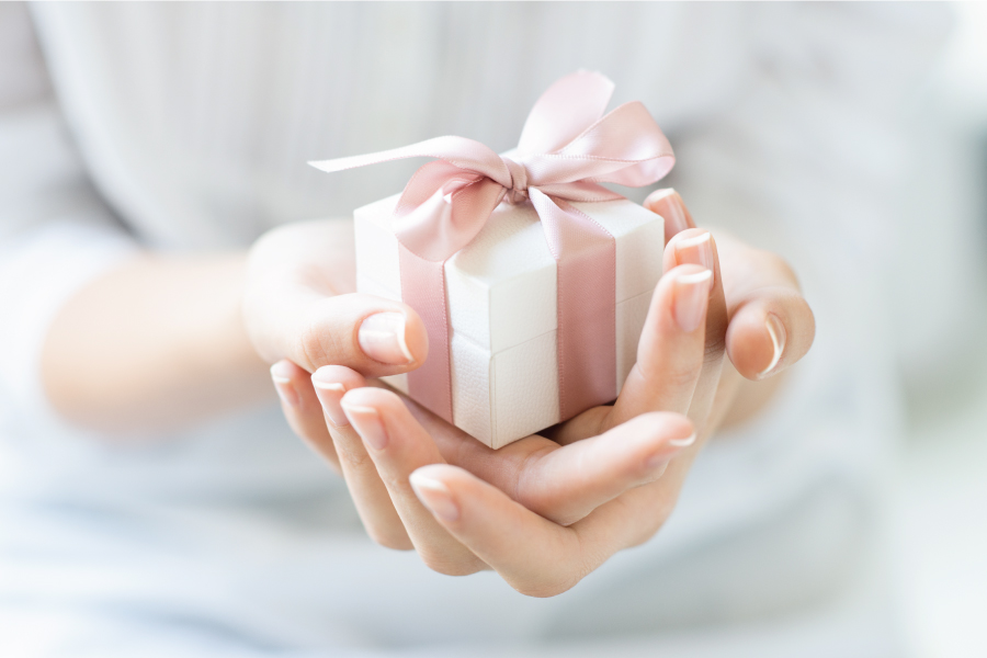 A girl holds a gift box