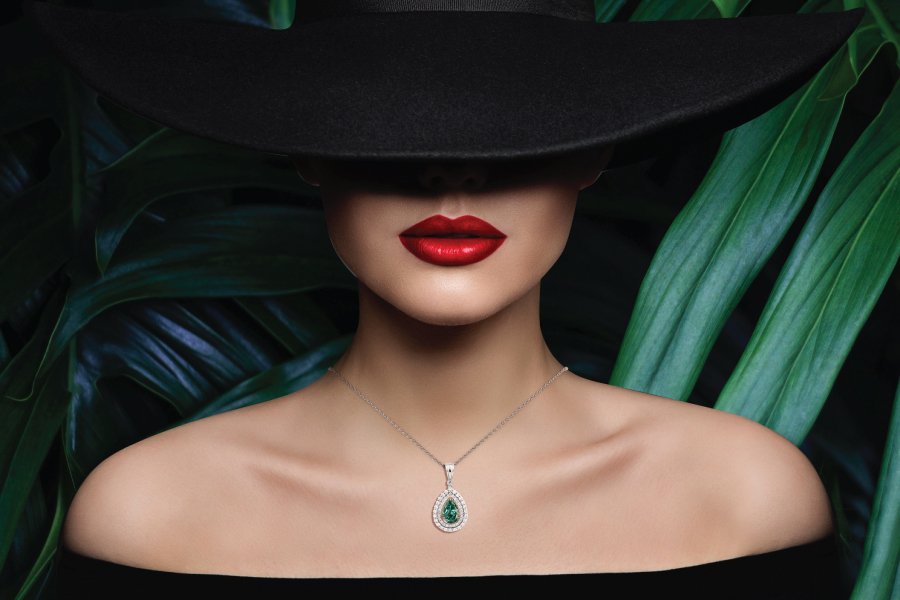 How to Showcase an Emerald Ring to the Best Effect
