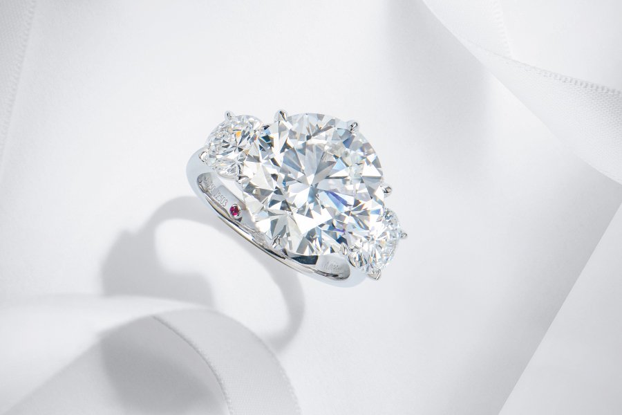 An amazing diamond ring