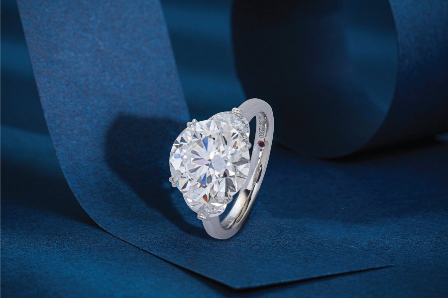 Diamond wedding ring