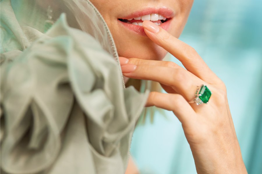 Stunning emerald ring