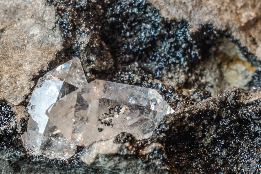 How To Identify A Rough, Raw & Uncut Diamond