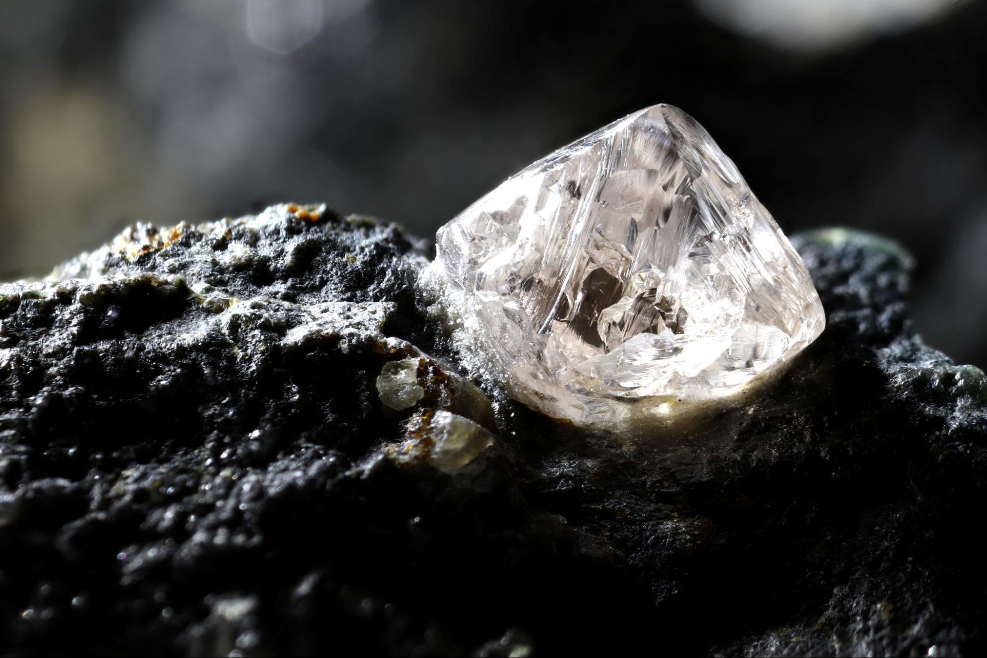 How To Identify A Raw Diamond - Astteria