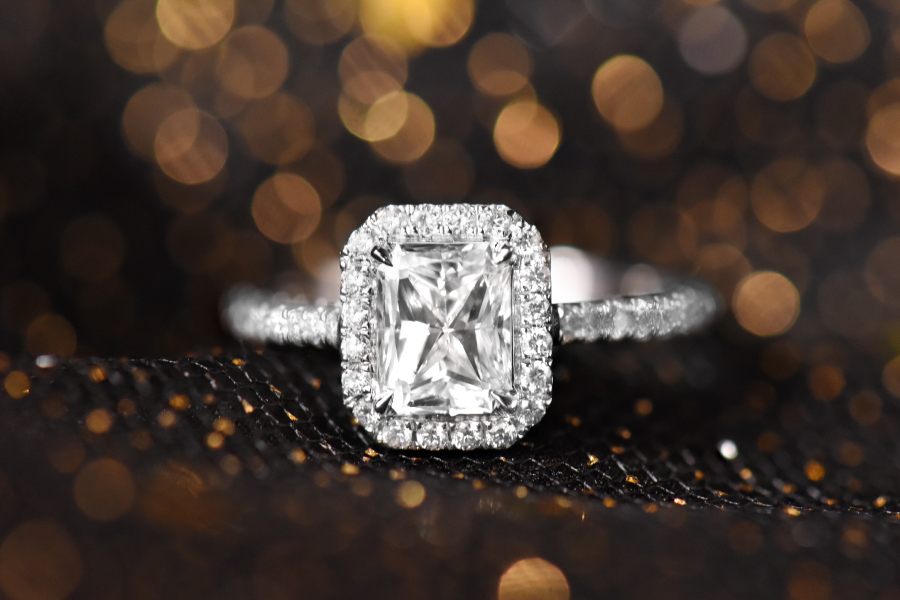 A stunning diamond ring