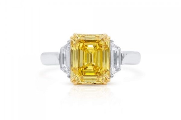 vs clarity yellow diamond ring