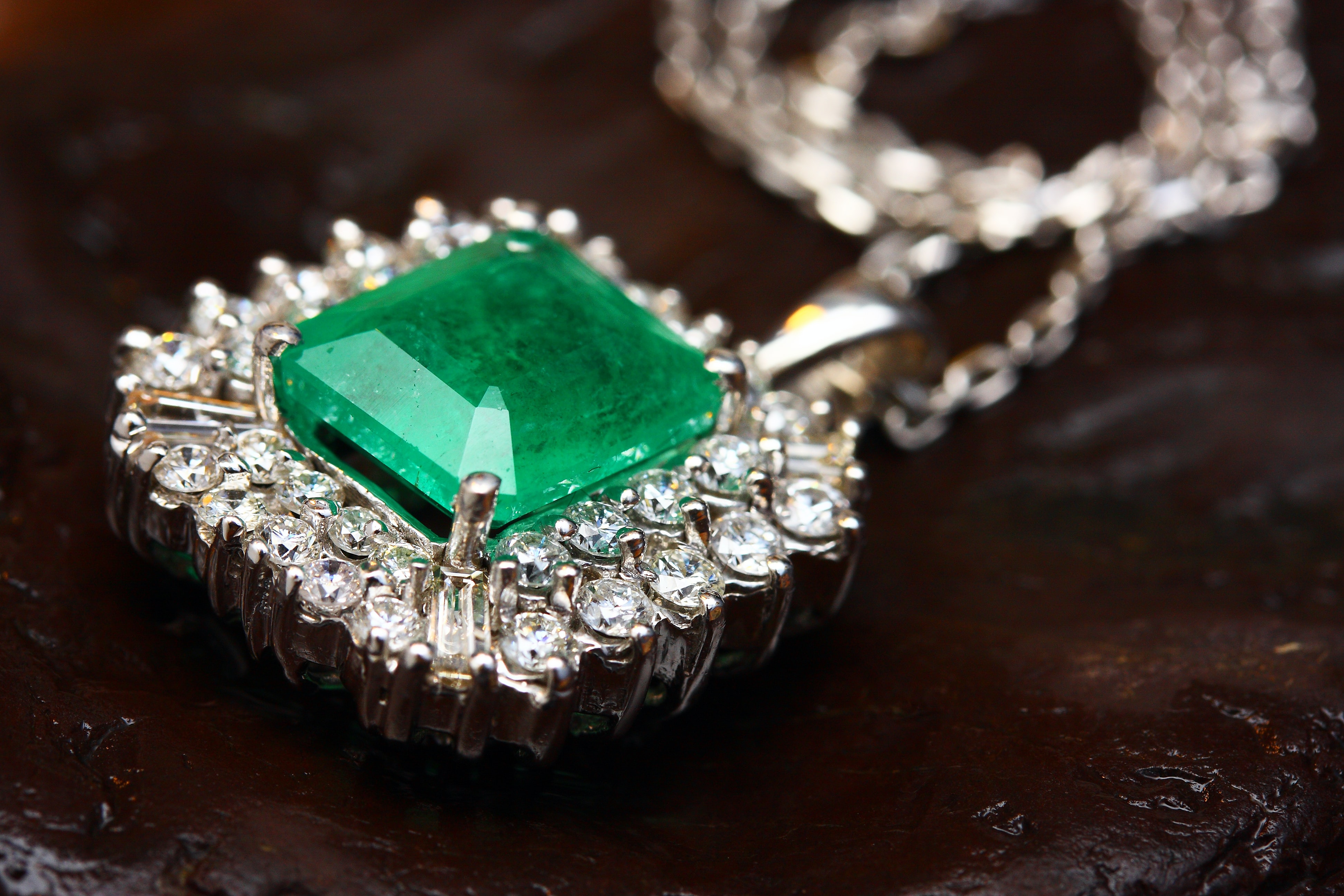 The Elegant Emerald Birthstone Necklace