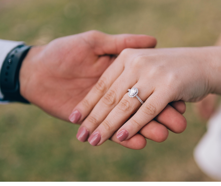 Oval Solitaire Engagement Rings
