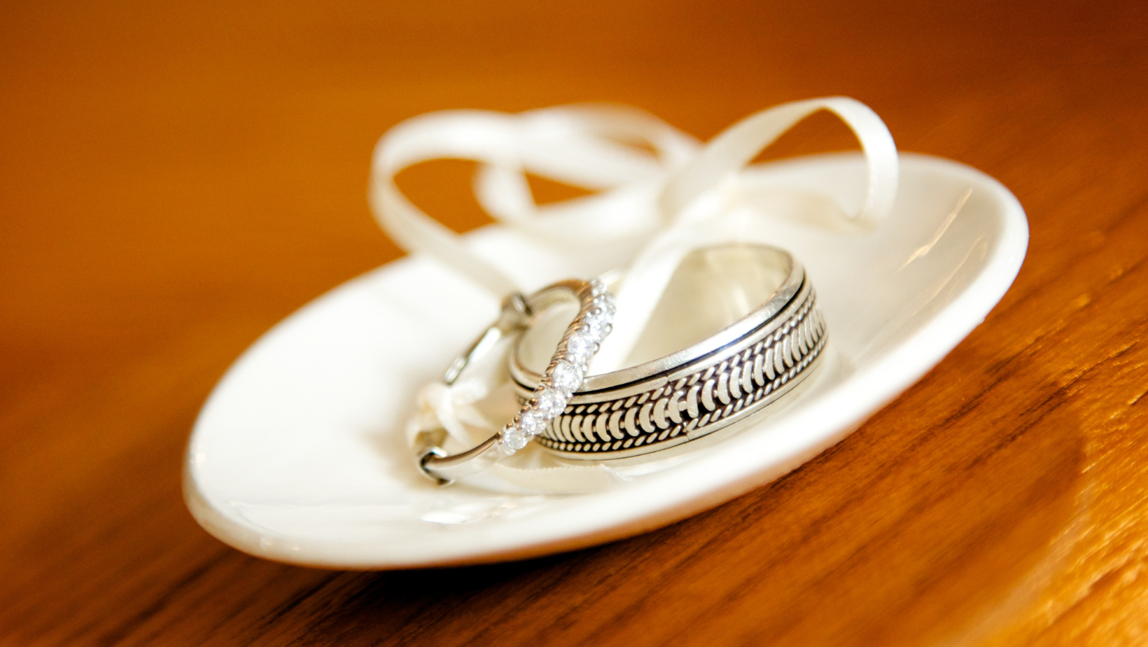 Infinity Twist Engagement Ring: Symbolising Endless Love