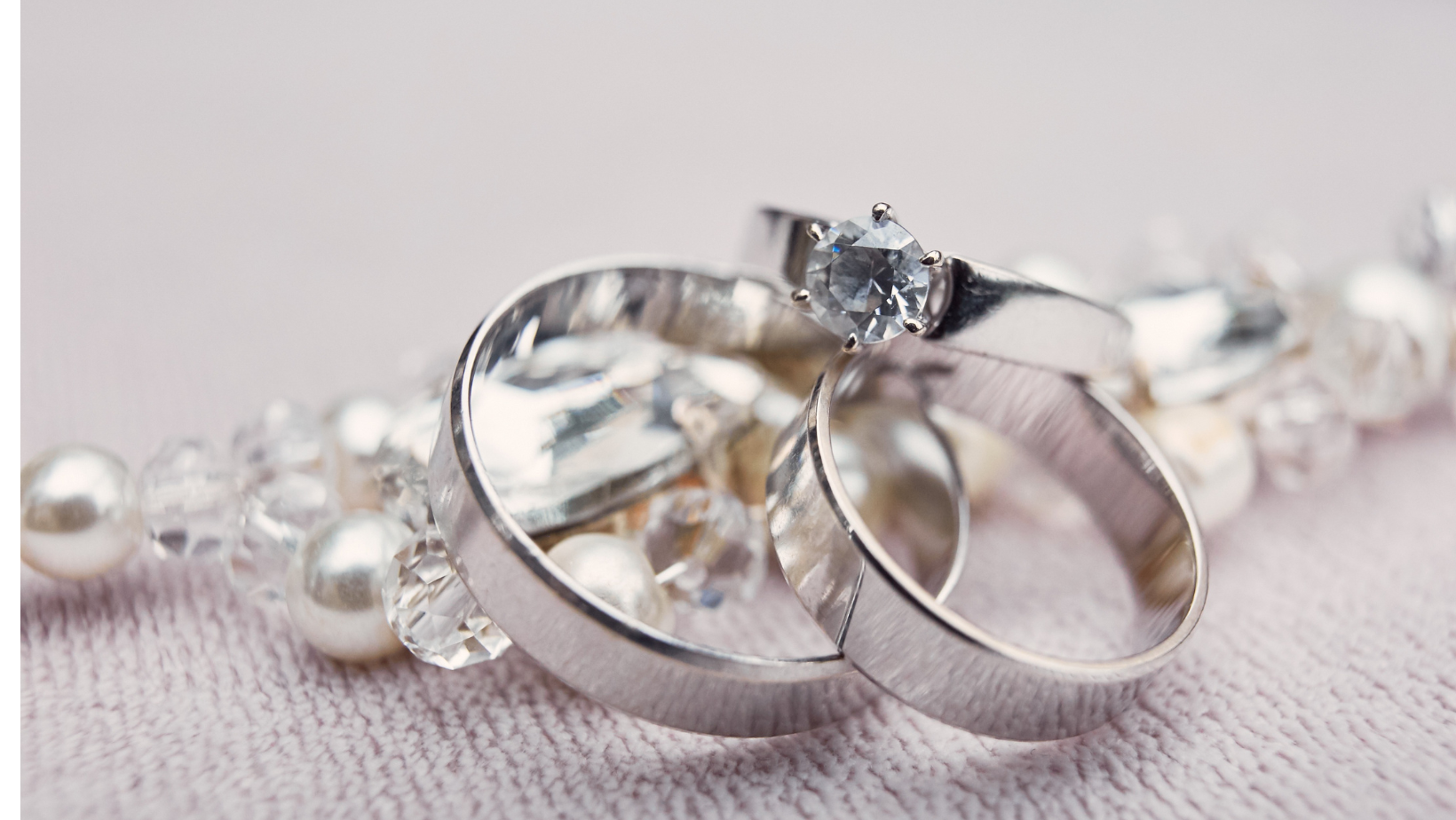 Minimalist Engagement Rings: The Perfect Combination Of Love And Simplicity
